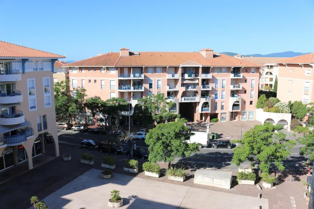 Port-Frejus, Le Paladien, Appartement 2 Pieces Climatise, Terrasse & Parking Екстер'єр фото